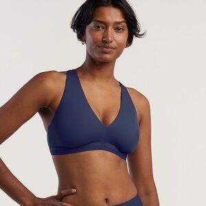 *NEW* Title Nine Women's Better Bikini Top - Color: Blueberry